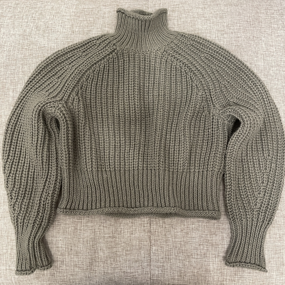 H&M Cowl TurtleNeck Cropped Thick Nit Green Cozy Sweater.